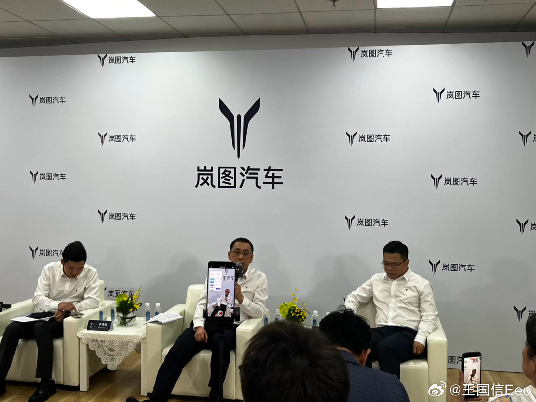 岚图回应了天梯爬坡用钢丝牵引绳的回应。他说，使用钢丝牵引绳为行业惯例，包括jee