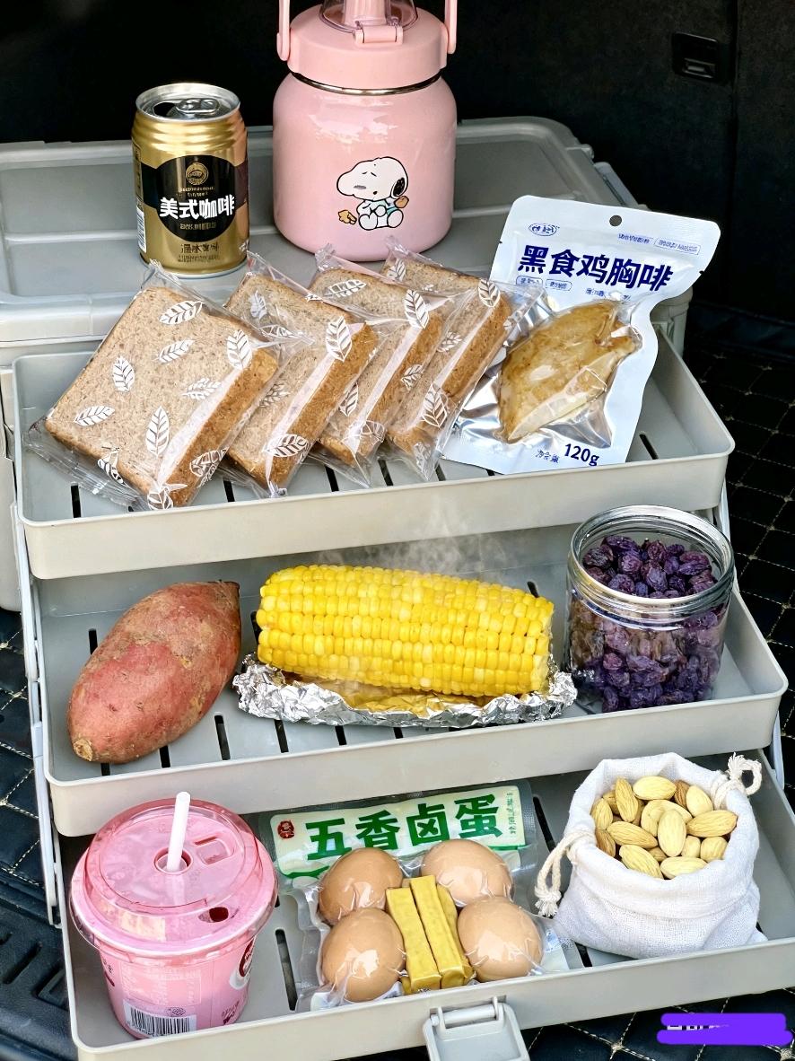 国庆高速自驾必看！老司机都这么备食物，不挨饿还不添麻烦国庆开车上高速，堵在