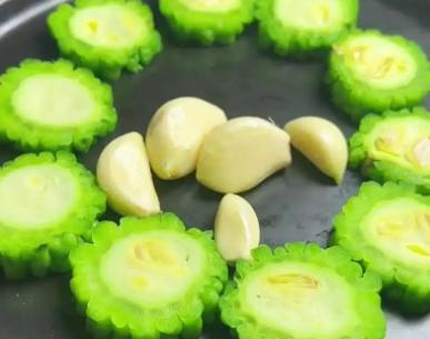 结节患者的饮食新选择：三种碱性食物助力散结消瘀在中医理论中，结节的形成多与气滞