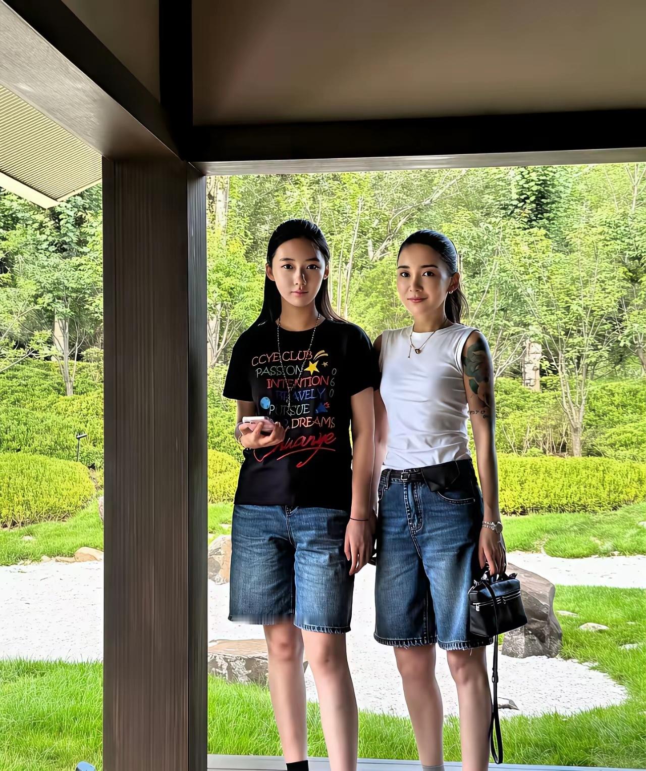 太不可思议了，两位居然是母女俩，妈妈太年轻了