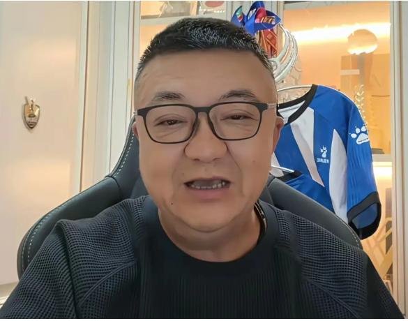 ⚽徐亮骂他短路。董路却说要跟他做朋友。韦世豪到底是好人还是刺头？昨天徐亮评韦