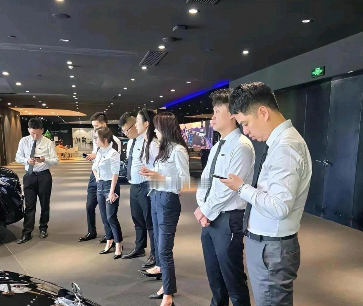 事实证明，女人比男生穿衣好看