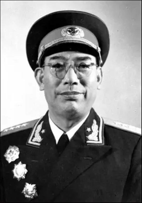 1949年6月，一野正式组建第1、第2两个兵团，许光达被任命为第一野战军第二兵团