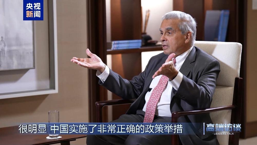 新加坡前外交官马凯硕跑到欧洲作演讲，面对台下一众西方精英政客和专家，当众撂下一句