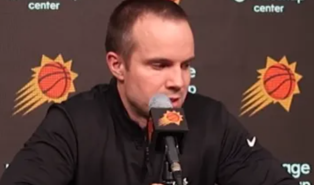 NBA常规赛，太阳77-92不敌开拓者。赛后，太阳主帅奥特接受了采访，谈到了杰