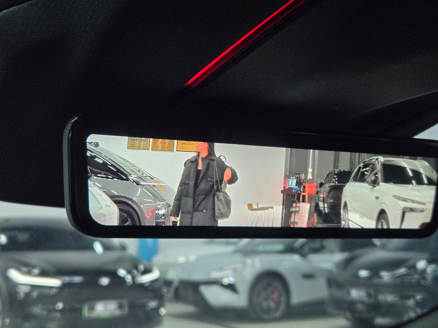 电子内后视镜我是能接受的，嗯。