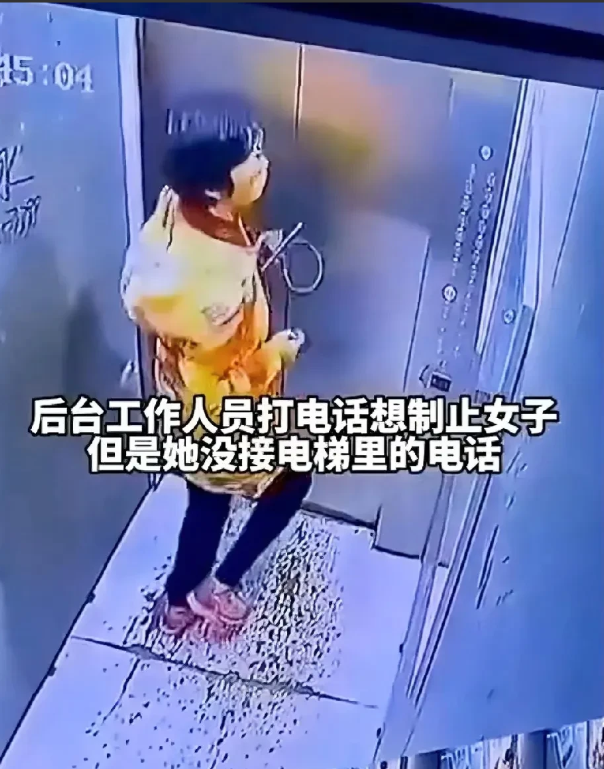 惊心动魄的一幕！还好有监控！要不然又要赔偿了！安徽一大娘乘坐电梯，下楼锻炼身