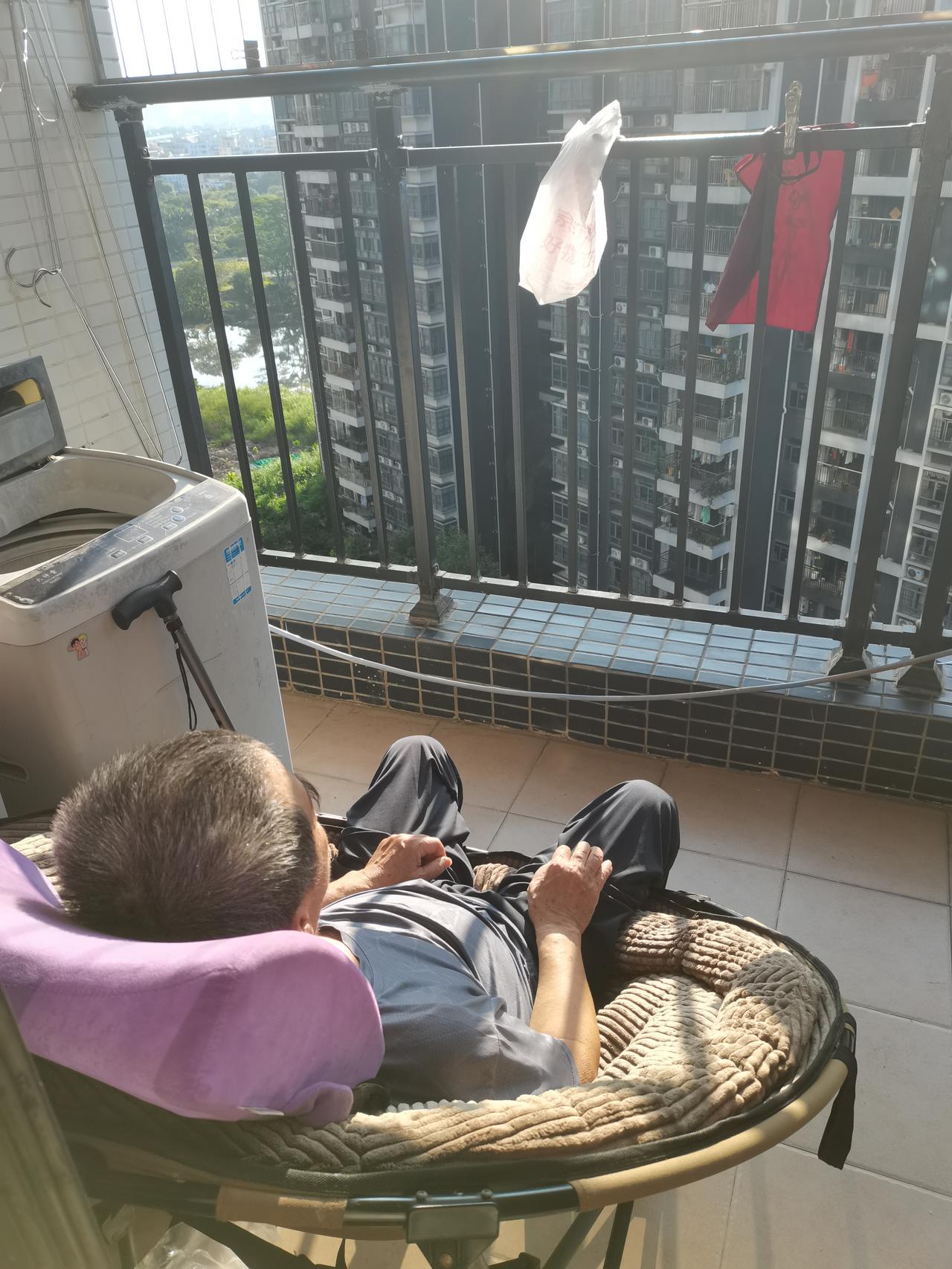 住院一周花了3万多，相当于3万多斤麦子，4万多斤玉米。68岁老父亲确诊肺腺癌晚