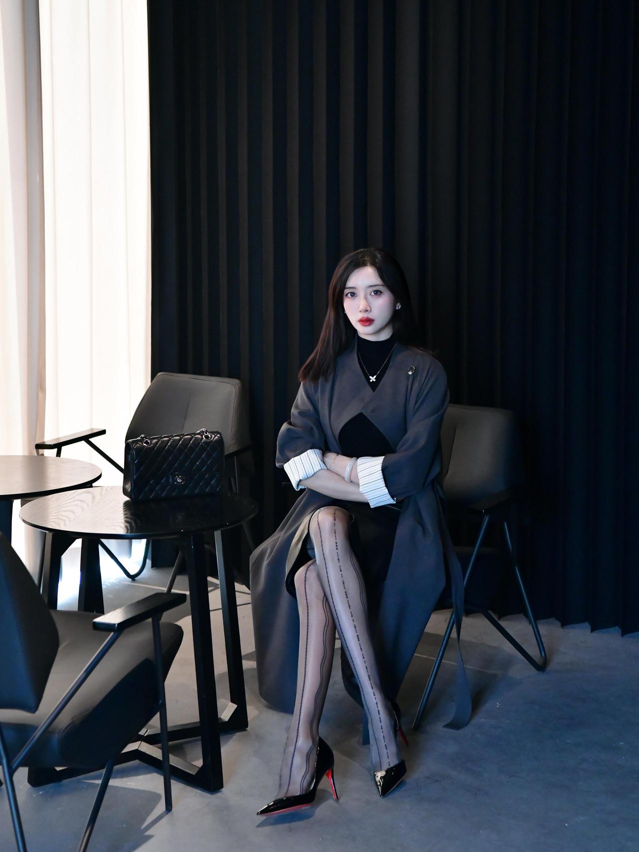 黑色系☕️御姐风穿搭。