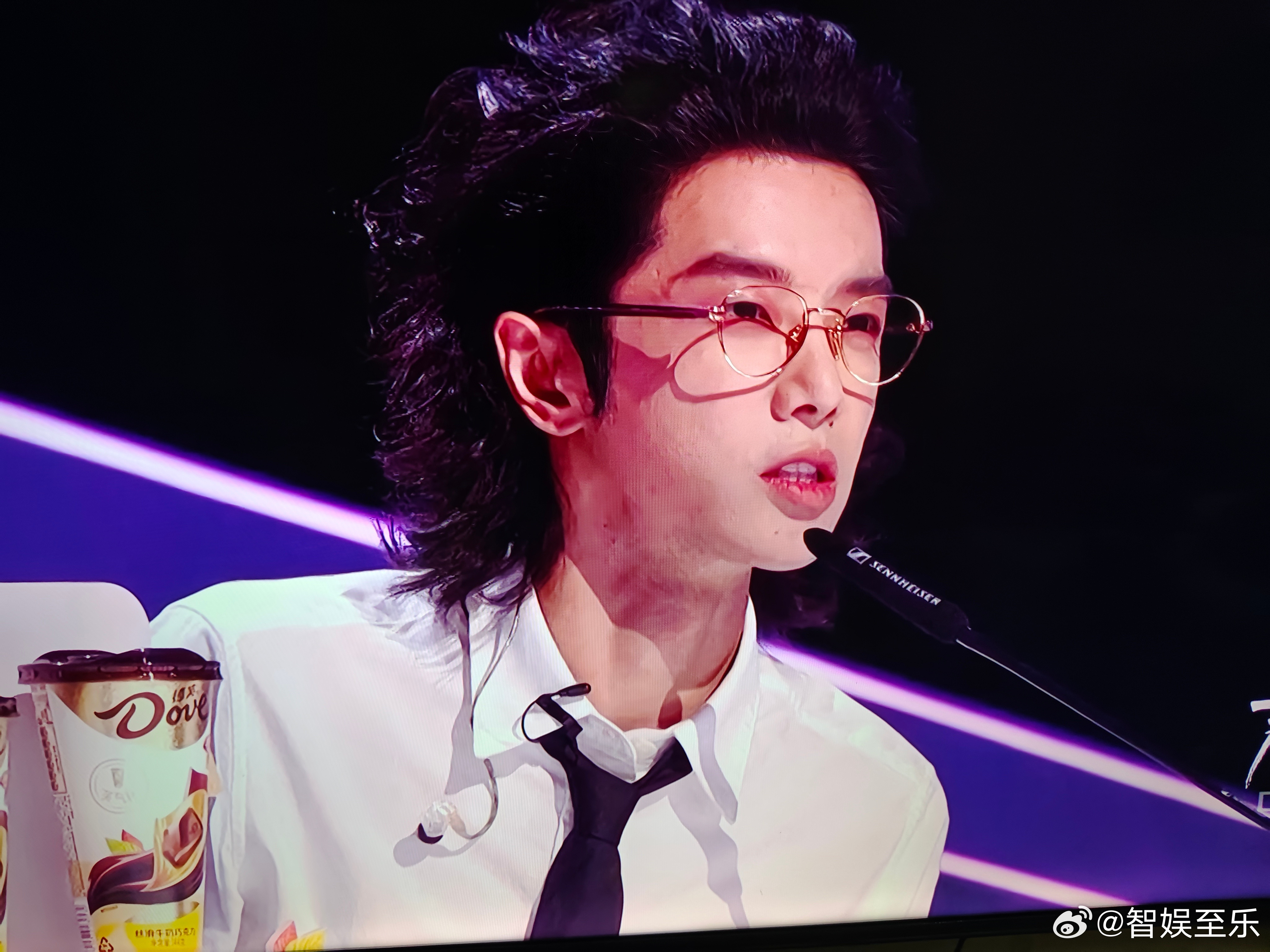 那英直播质疑票数有些比赛不见得总决赛就比预选赛水平高，也不见得更好看，比如《声鸣