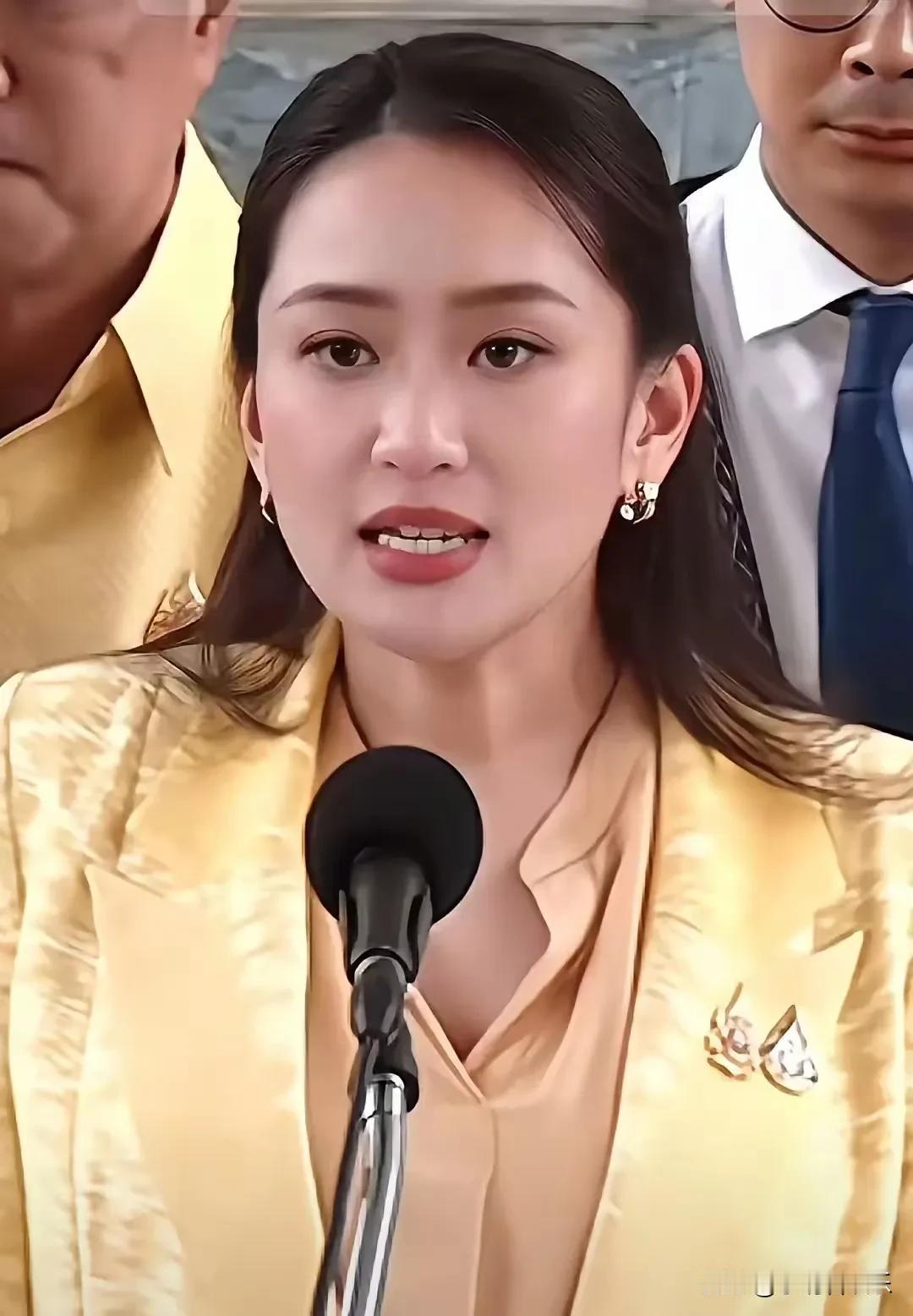 快讯！快讯！佩通坦被解除泰国总理职务闹的沸沸扬扬的“录音门”事件，终于画