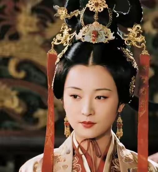 公元五世纪的中国北地，冷酷铁血的皇权争夺战。在家国命运的历史车轮里，一个名字，极