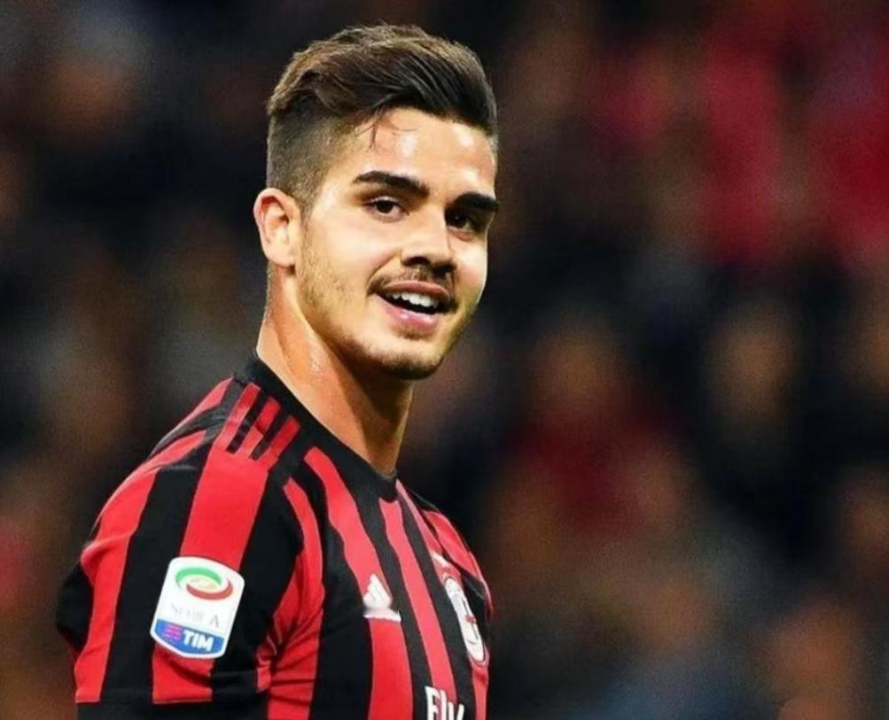 重磅炸弹？前米兰前锋要来中国？根据国内媒体的最新消息，上海申花要引进前AC米兰