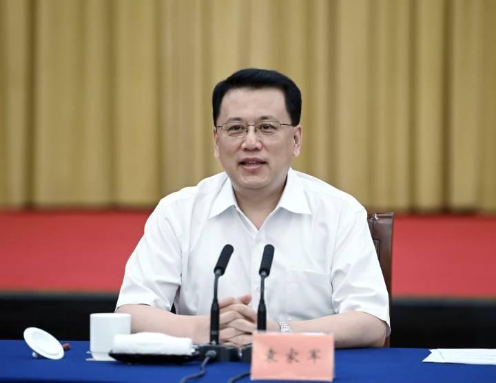 重庆一把手袁家军下社区抓从严治党，踩准了全国的鼓点！10月13日，他走进大渡口、