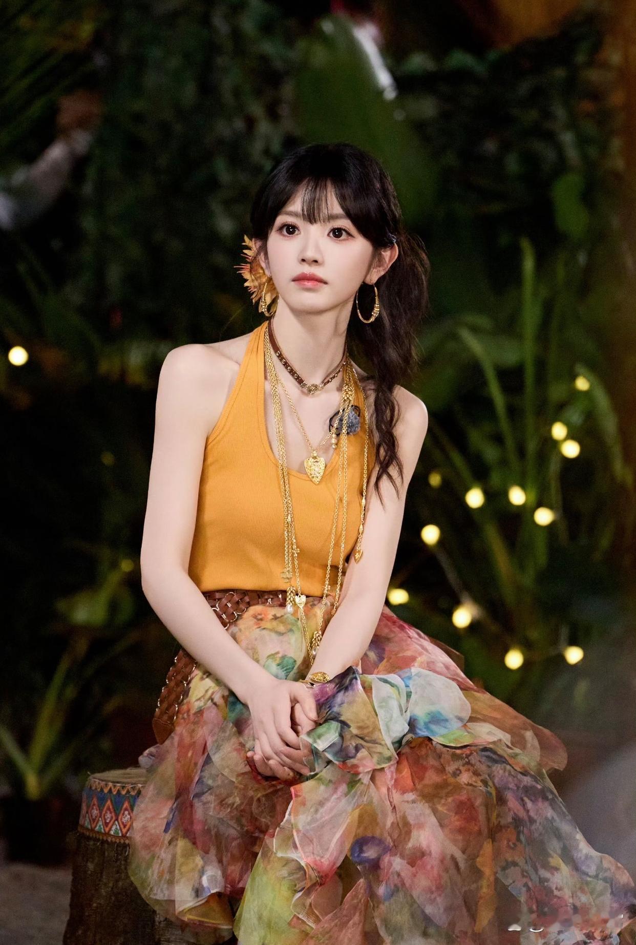1.陈妍希早年在家乡的时候就很受欢迎，不少年长富豪偏爱她这种清纯挂的长相。就算到现在，身边也依旧有不