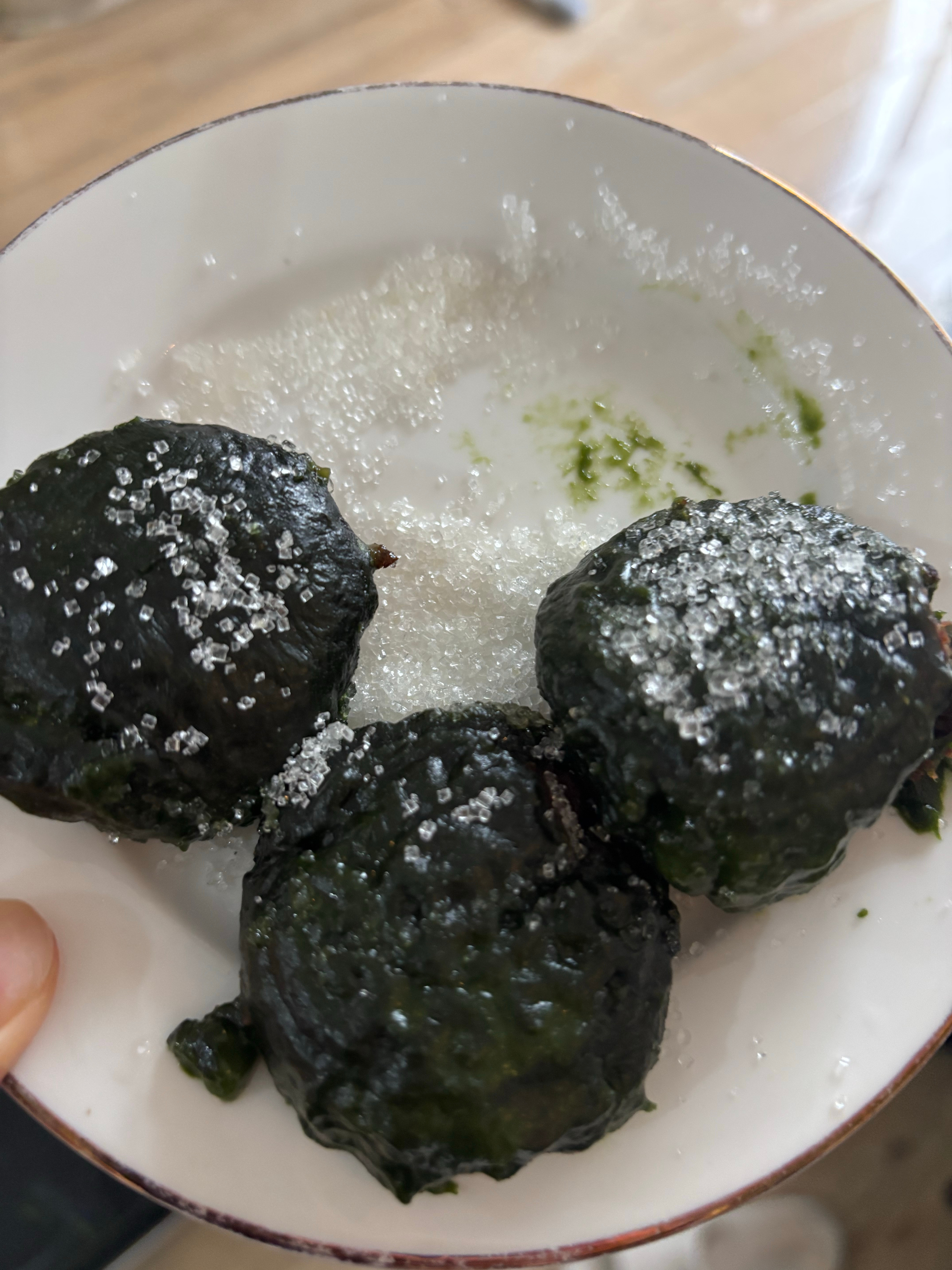 蒿子粑粑搞几个～上次是煎的这是蒸的沾糖吃软糯Q弹挺不错