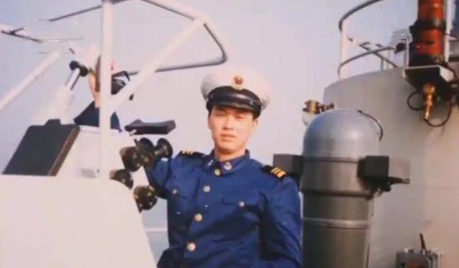 1997年，19岁的海军战士为了救人而牺牲，父母伤心欲绝，谁料，20年后，战士母