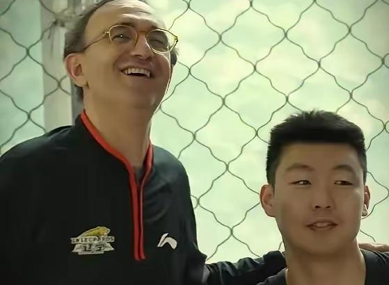 辽宁队辞掉所有外援和更换训练师，意味着球队要在下赛季打进四强、甚至打进总决赛。