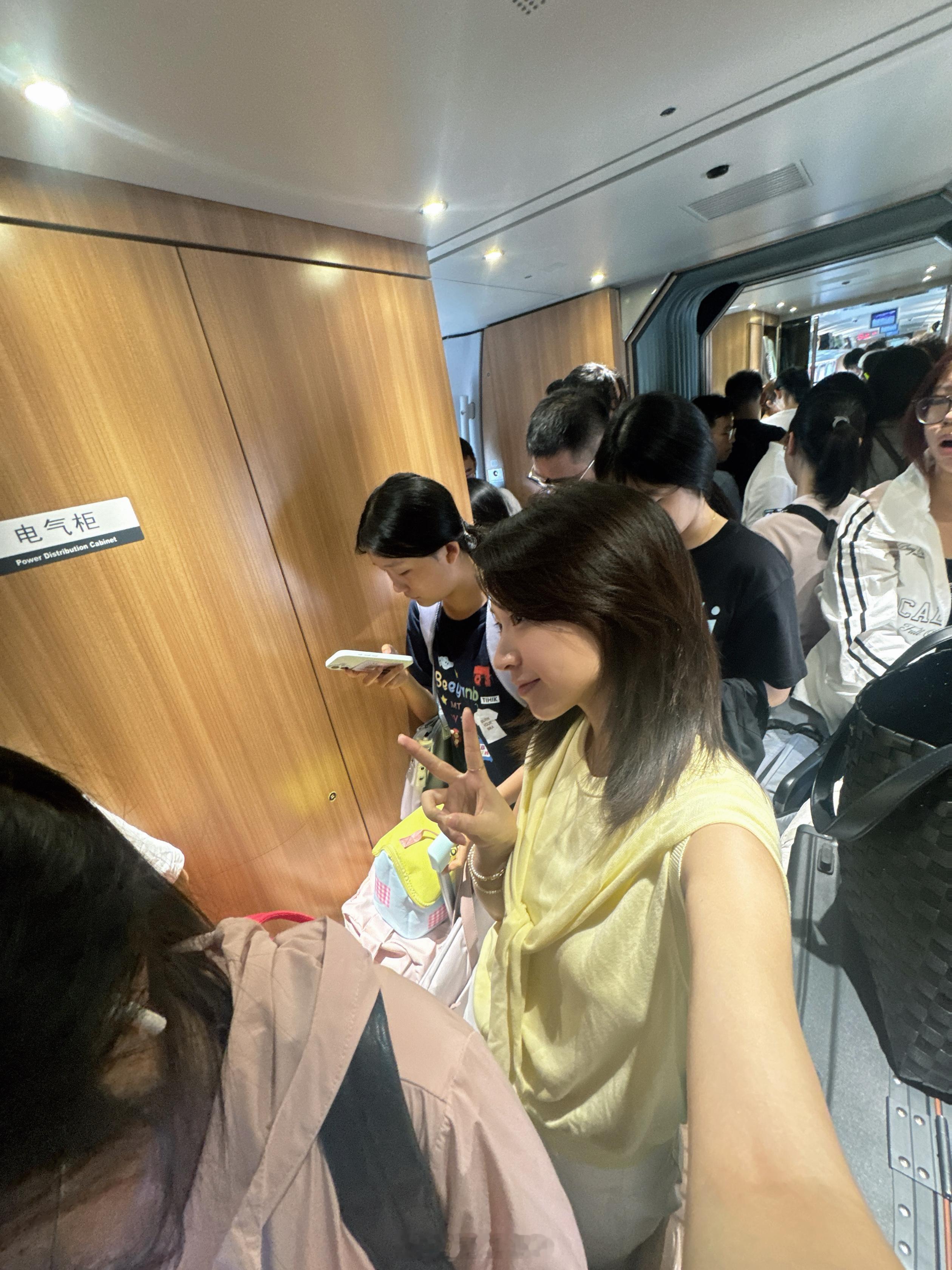 不知道这种场景下——我喊一声321看镜头会怎么样[doge]​​​