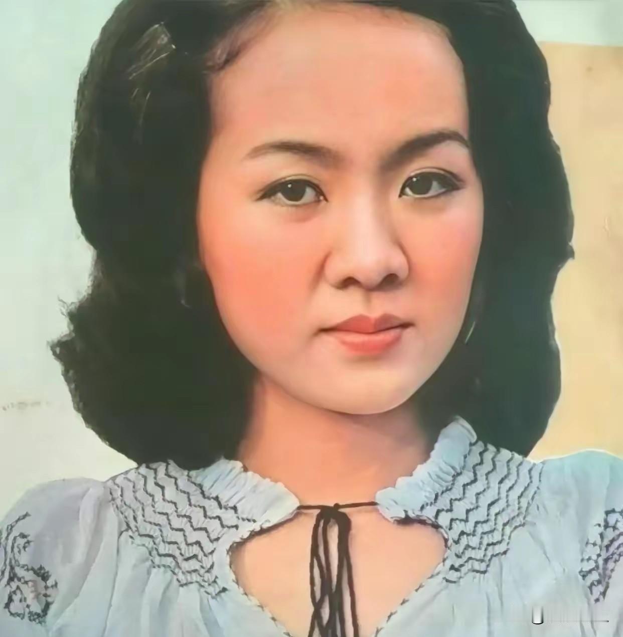 她曾是东方歌舞团的台柱子，为爱情放弃体制内工作，远嫁美国，却惨遭对方抛弃，45岁