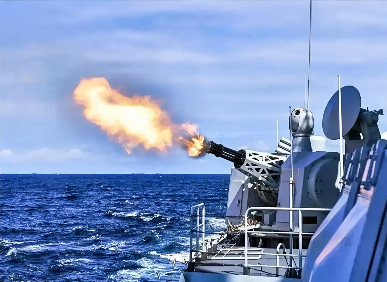 台海的“电磁国门”，今天正式落锁了！当央视公开055延安舰使用电子干扰导弹驱离外