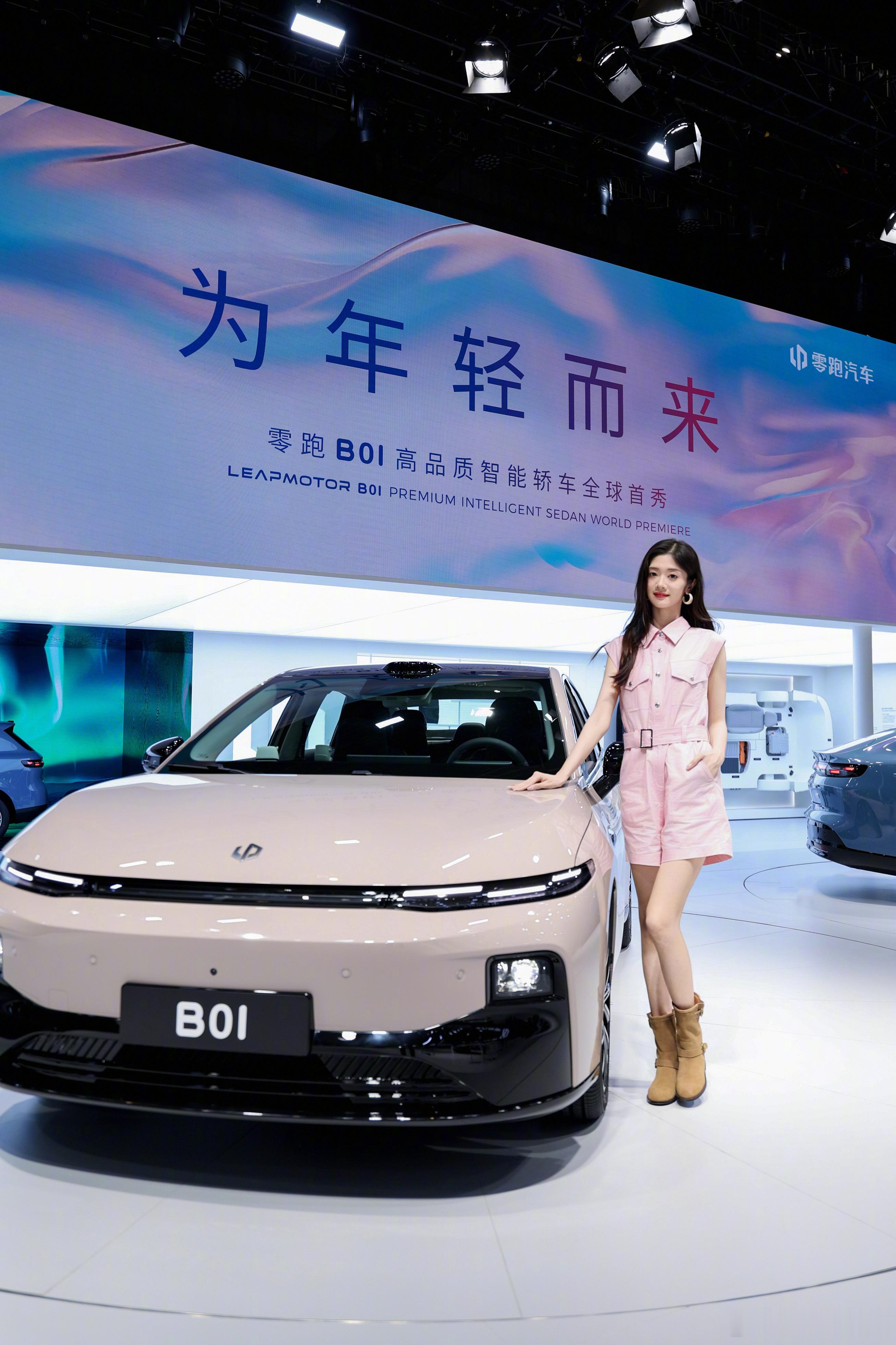 15万级轿车颜值天花板来了零跑汽车携全新B系列车型亮相2025上海车展，包括已上