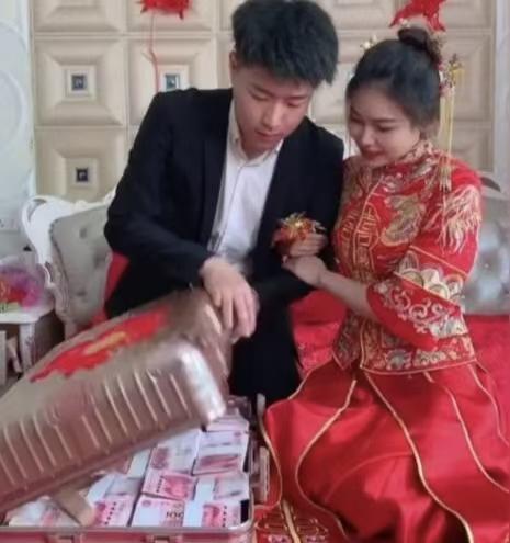 彩礼争议再起，彩礼或成为过去当下，反对彩礼的社会呼声愈发强烈。这份曾被视作