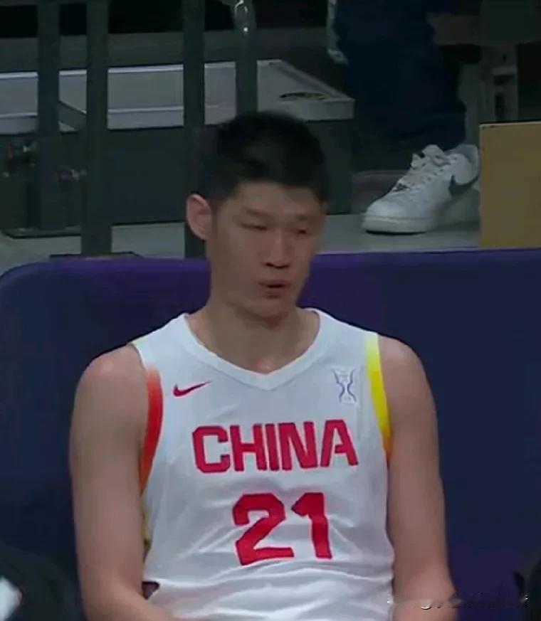 胡金秋过去3场亚洲杯的数据表现！！！对阵沙特阿拉伯男篮：首发上场25分钟，投