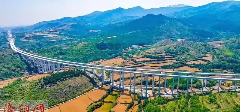 泌伊高速，将在今年底通车。将贯通洛阳东部偃师区南北和万安山脚下东西，与新济高速等