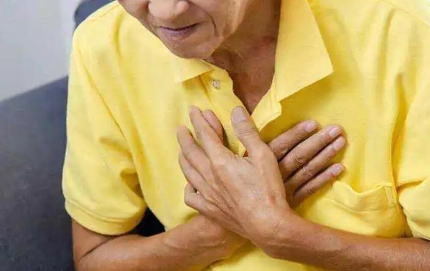 提醒：身体这4个部位疼痛，可能是肺癌早期的信号高师傅六十出头，退休后生活很规