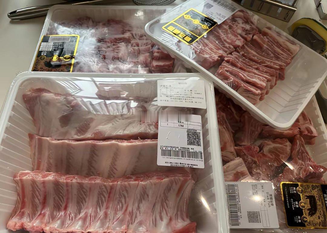 山姆刚收到的肉有一盒的塑料封皮是涨鼓的状态，这正常吗​​​