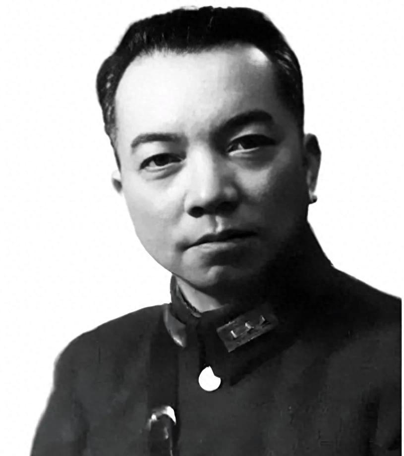李济深当时名义上虽然是粤军老大，但他并没有掌控军队。一九二九年初，李济深在南