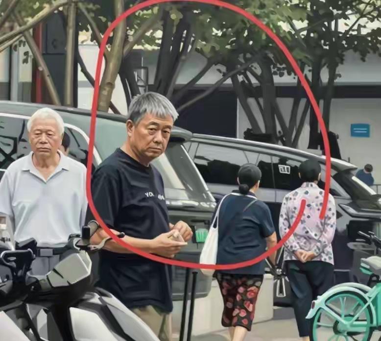 男神已经老了，白发苍苍，老态龙钟，老的认不出，再也不是年轻时候的模样，太遗憾了，