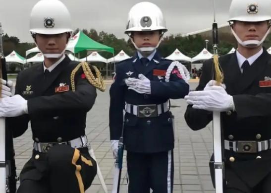 国家统一后18万台军怎么办？有消息称，台湾现役部队大约有18万人左右，统一后这部