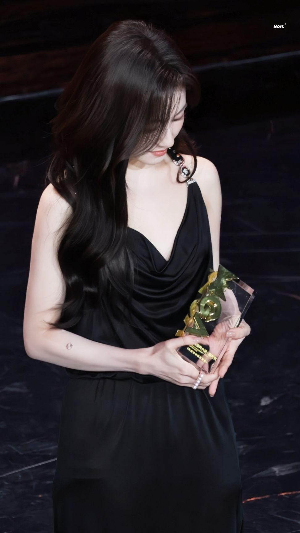 饱饱，你以后一定会有更多属于你自己的奖杯🏆