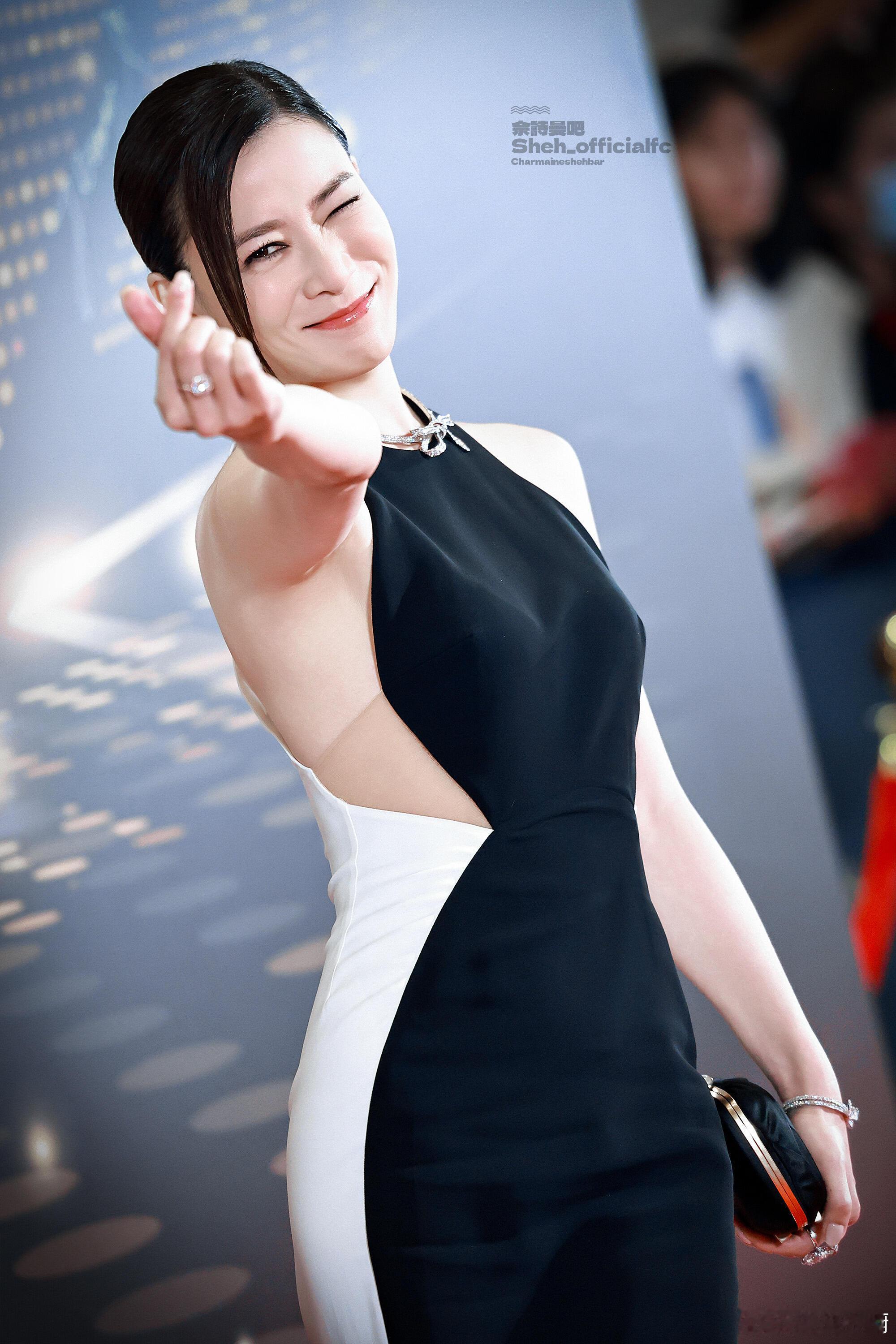 佘诗曼不愧是我爱的女王！