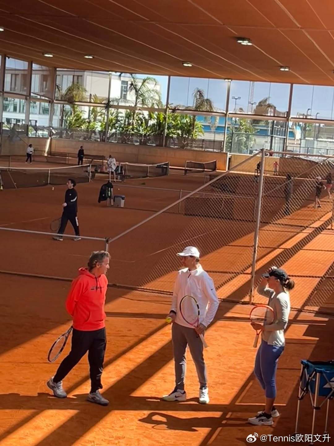 🇵🇱斯瓦泰克在纳达尔网校开练罗伊格&纳达尔双人指导网坛风云丨wta