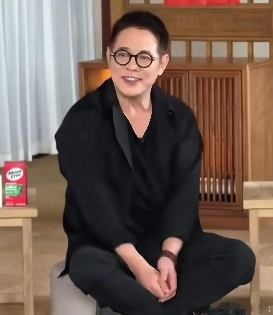 有个奇怪的现象，大家发现了没有？同样是功夫巨星，李连杰因为“换心脏”风波生龙