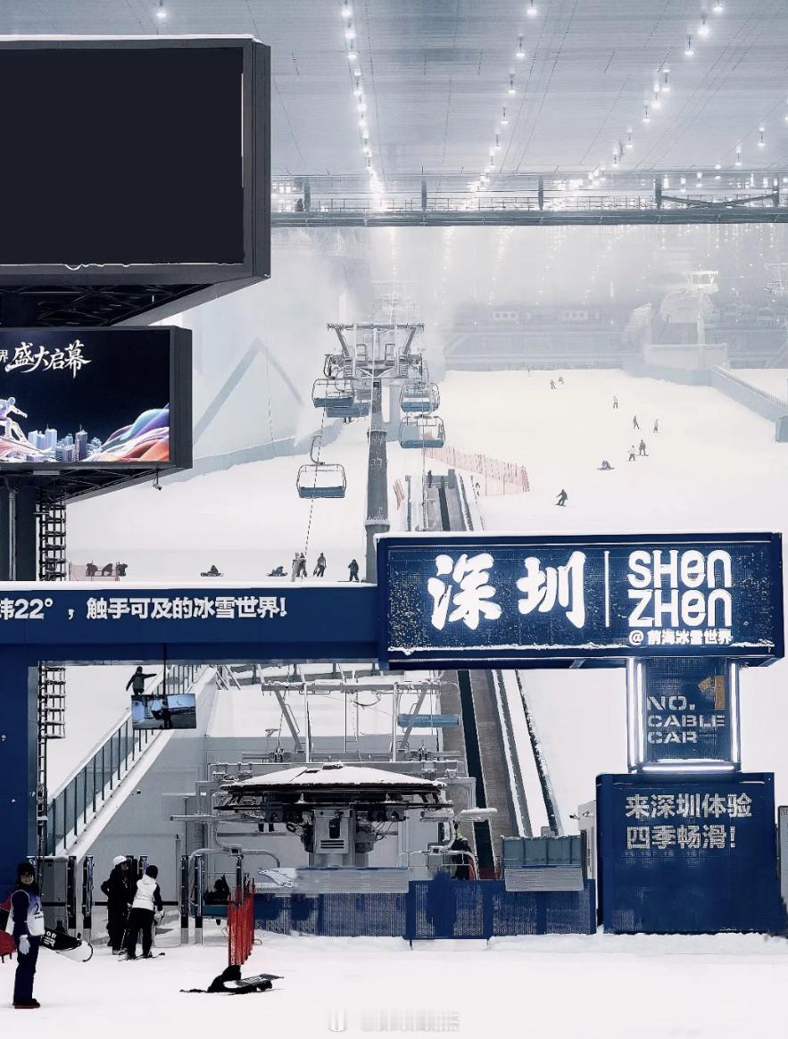 有点意思啊，深圳华发冰雪世界，现在融创想回购了。华发冰雪世界这块地本身是2020