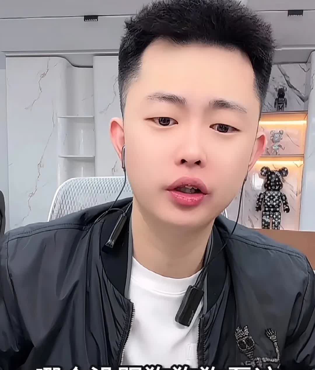 巴扎黑透露狗磊不是真大哥巴扎黑直播讲述曾经的没毛病狗磊不是真大哥，而且巴