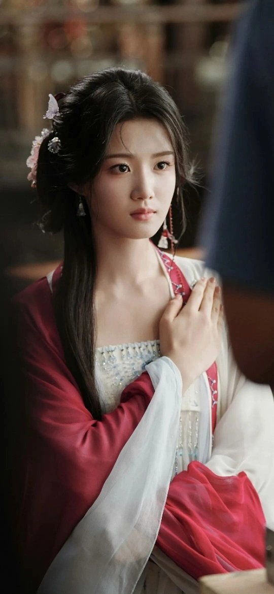 卢昱晓跳了依赖摇卢昱晓跳《依赖摇》简直是元气与甜美的双重暴击！她身着适配舞台的亮