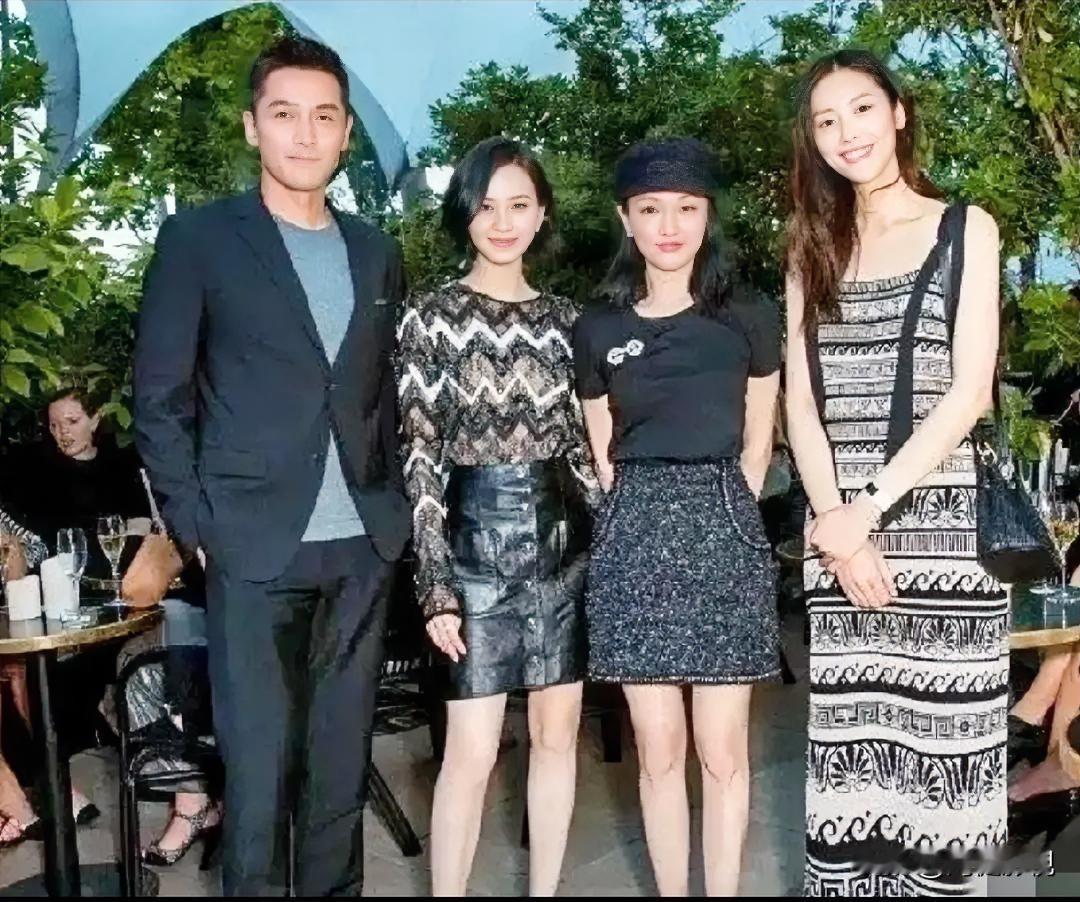 仔细看，左边的是大帅哥胡歌，中间两位是美女演员刘诗诗和周迅，而右边这位美女是谁？