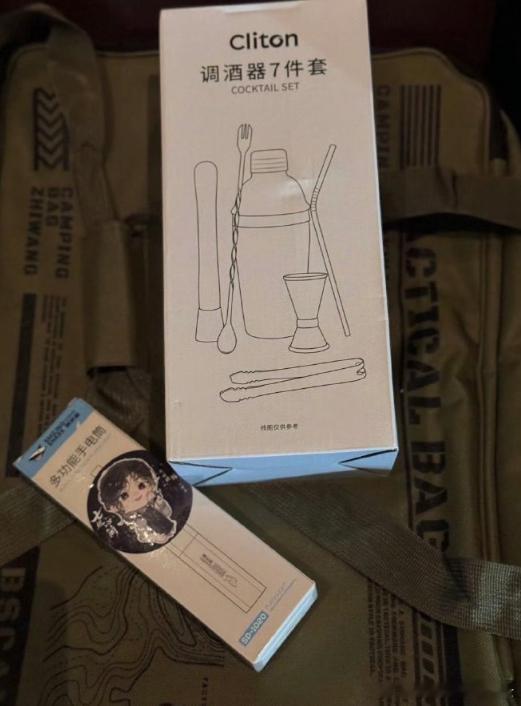 敖瑞鹏送了调酒器7件套敖瑞鹏送调酒器敖瑞鹏送给朋友的调酒器7件套引发热议，这份