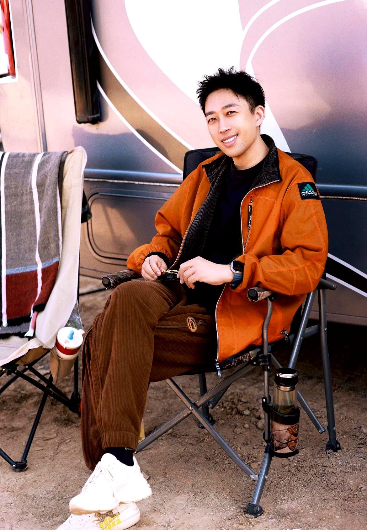 “于正又被骂上热搜”——这次不是剧情，是他本人。网购翡翠翻车，他干脆考个