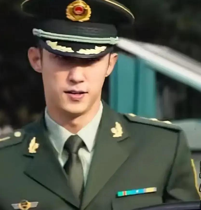 黄景瑜杨洋成毅被吐槽演谁都像自己，我刷完剪辑差点笑出声。三人的剧照摆一起，全是