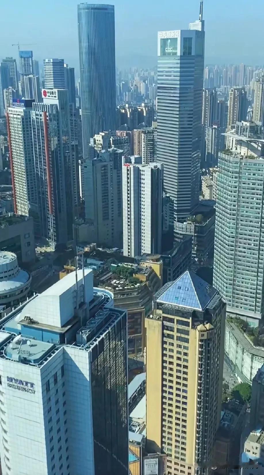 重庆人均GDP与广州人均GDP数据对比情况，都知道重庆GDP总量已经成功超越广州