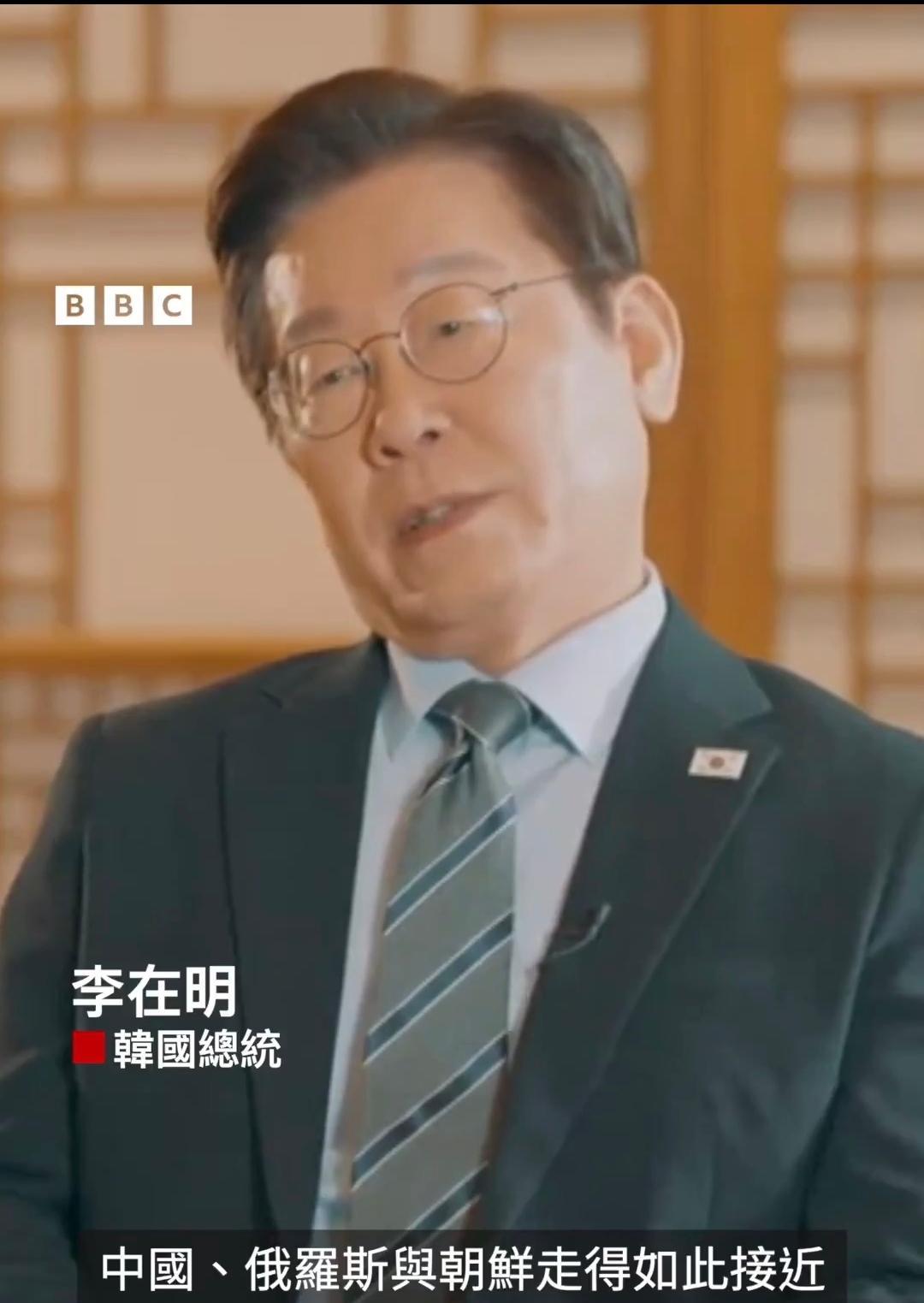 韩国总统李在明对BBC表示，世界正在越来越分裂为两个阵营，而韩国正处于前线之中。