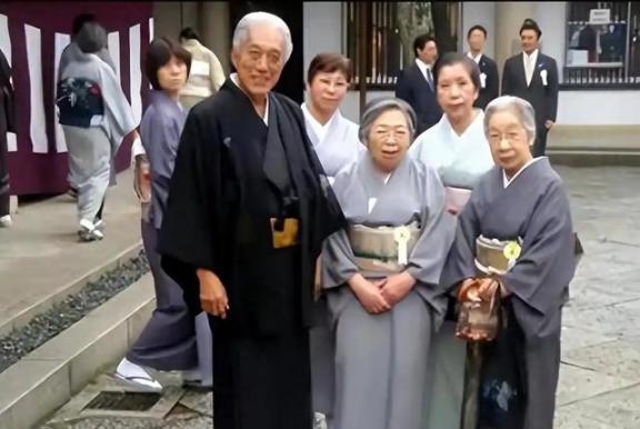 毁一个国家不一定需要战争，中国这一次掐住了日本的国运，绝对不会手软，所有人都知道