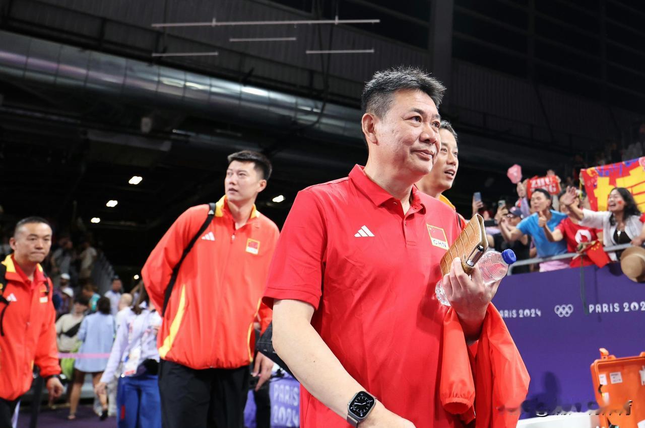 蔡斌将出任上海女排主教练。蔡斌是上海女排“五连冠”传奇的核心开创者之一，也是北京