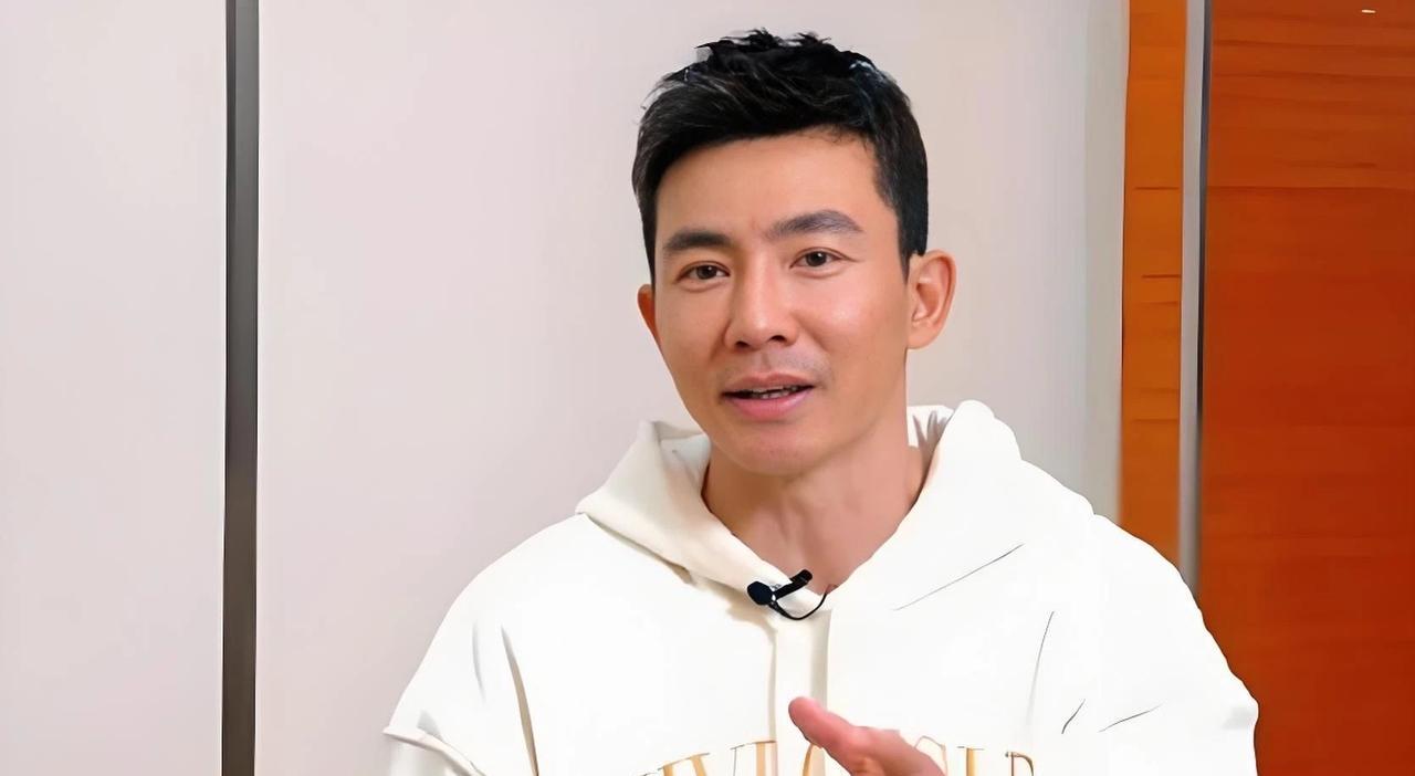 刘畊宏“清场门”翻车记：一碗米粉引发的“特权风暴”，网红滤镜碎一地！一碗米粉引